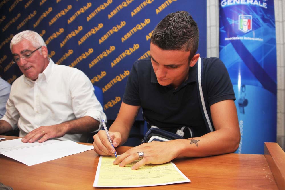 Andrea Bagnato sigla il contratto che lo legherÃ  all'Arezzo